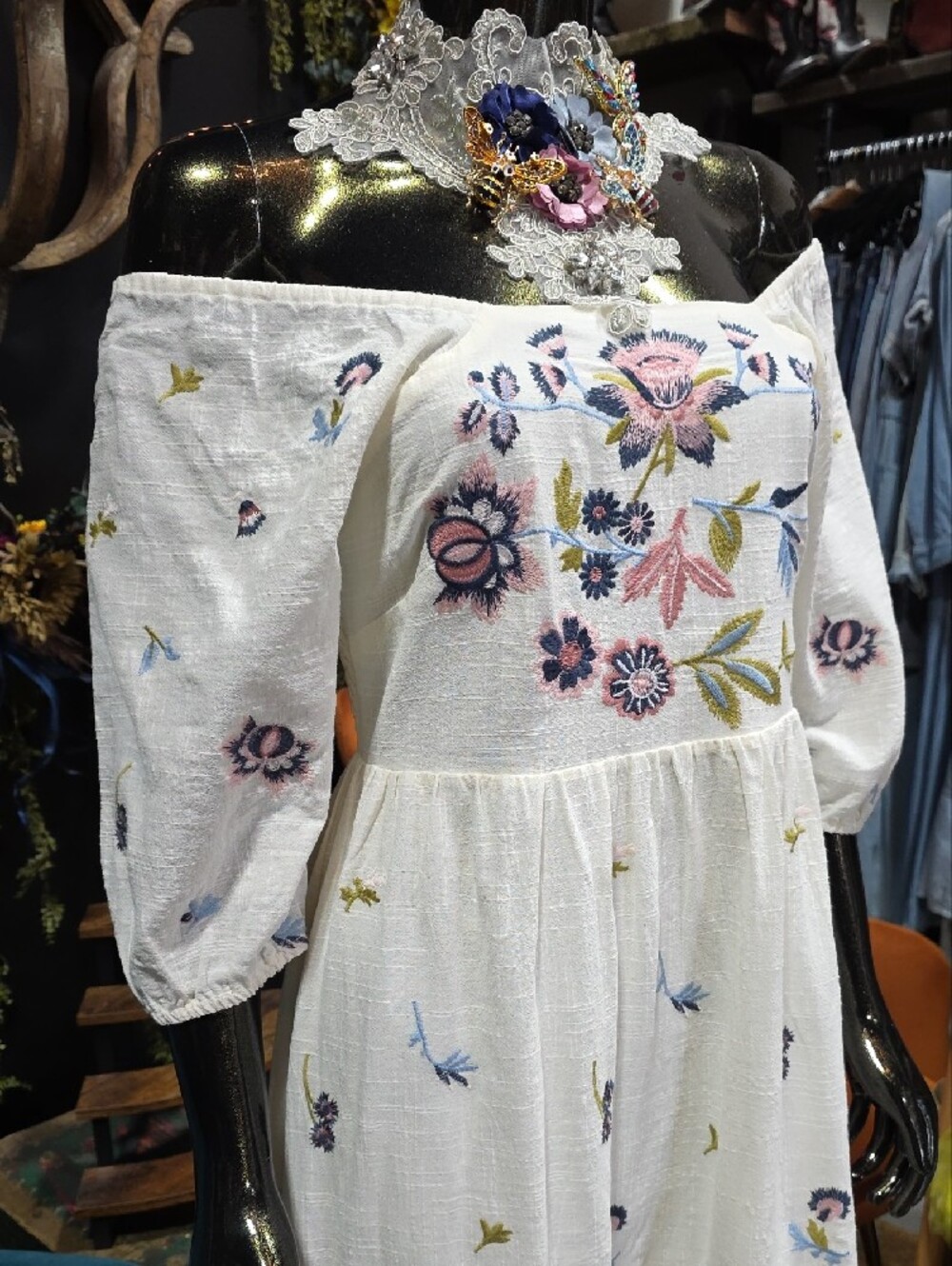 Reba White On/ Off-Shoulder Embroidered Maxi Dress - Picture 7 of 12